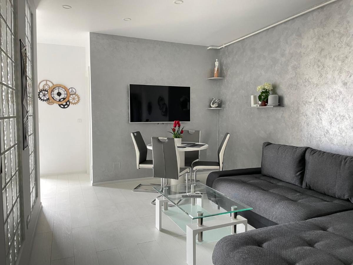 Luxury Westpark 2-Room Apartment Lakeview W5 Bucharest Exterior photo