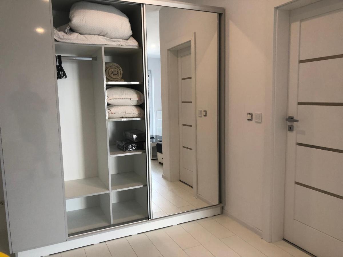Luxury Westpark 2-Room Apartment Lakeview W5 Bucharest Exterior photo